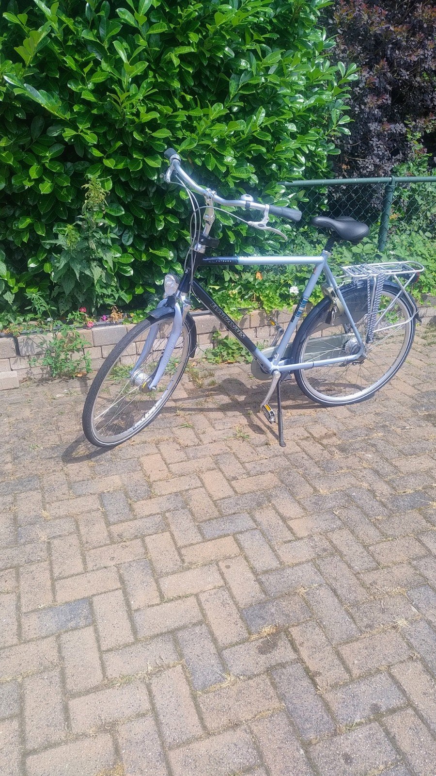 Damesfiets met kinderzitje en windscherm en herenfiets, Gebruikt, Velgrem, Versnellingen, Ophalen