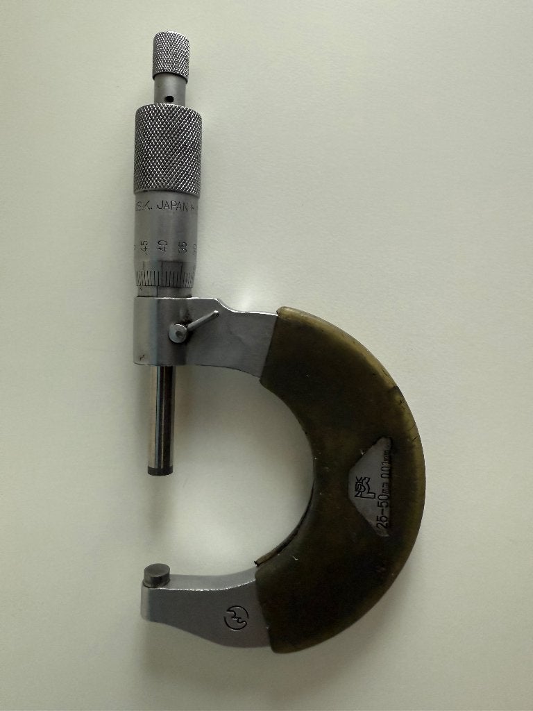 NSK (Japan) micrometer 25-50 mm (0,01 mm) (analoog), Ophalen of Verzenden, Gebruikt, Multimeter