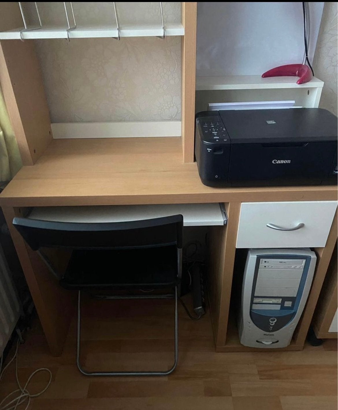 IKEA Mikael bureau met opbouw - zo goed als nieuw, Ophalen, Opbergruimte, Spaanplaat of MDF, Bruin