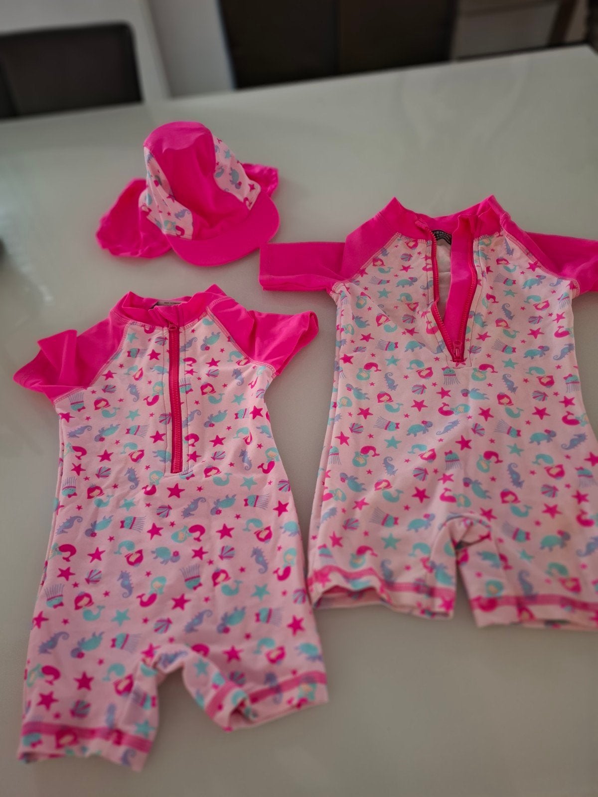 2 UV-pakjes (maat 68 & 80) met hoedje - Primark, Kinderen en Baby's, Badpak, Ophalen of Verzenden, Zo goed als nieuw, Maat 68