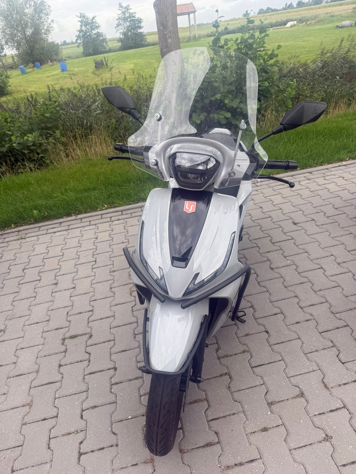 Brommer €1250 per stuk, Ophalen, Zo goed als nieuw, Benzine