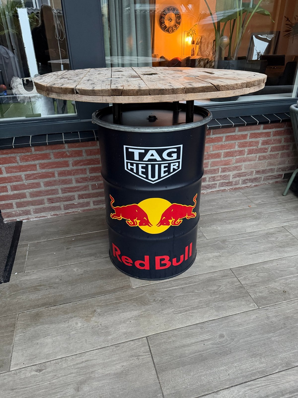 Red Bull statafel van olievat en kabelhaspe, Ophalen, Gebruikt, Rond, Hout