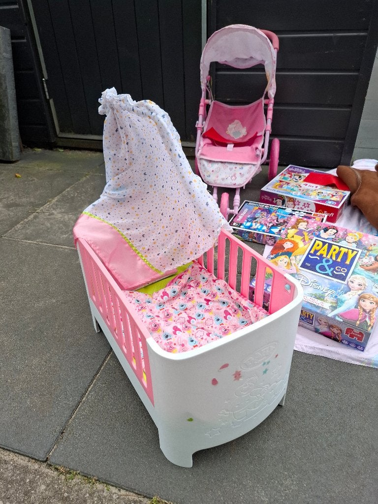 Baby born bedje, Ophalen, Zo goed als nieuw, Babypop