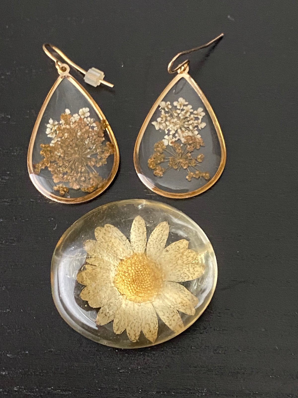 Vintage Broche & oorbellen - geperste bloemsieraden, Ophalen of Verzenden, Zo goed als nieuw, Overige materialen