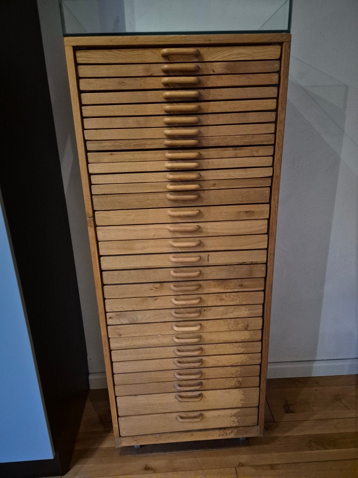 mooie eikenhouten opbergkast voor hobby etc. 29 laden ., Ophalen
