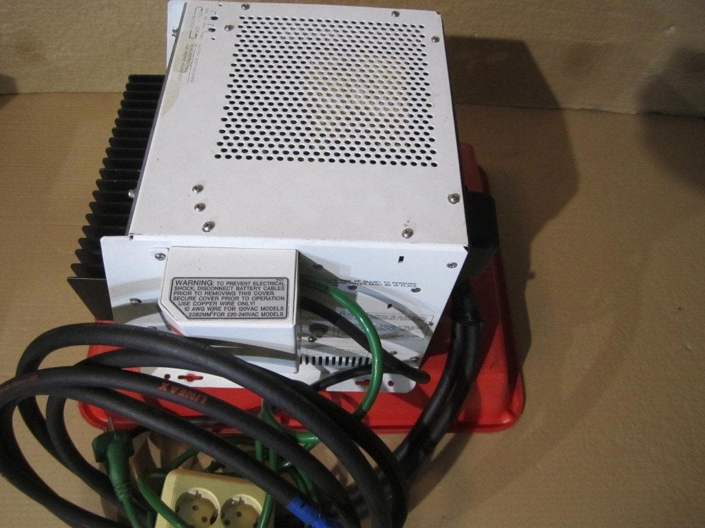 Mastervolt marine inverter/ charger  12v - 2500 watt, Ophalen, Gebruikt, Overige typen