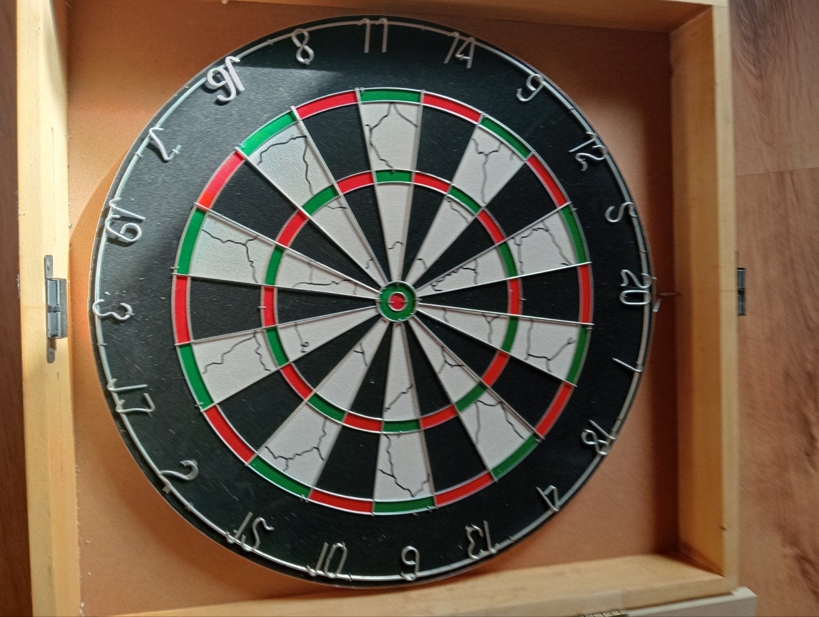 Grolsch Dartbord in Houten Kast - Zo goed als nieuw, Ophalen, Zo goed als nieuw