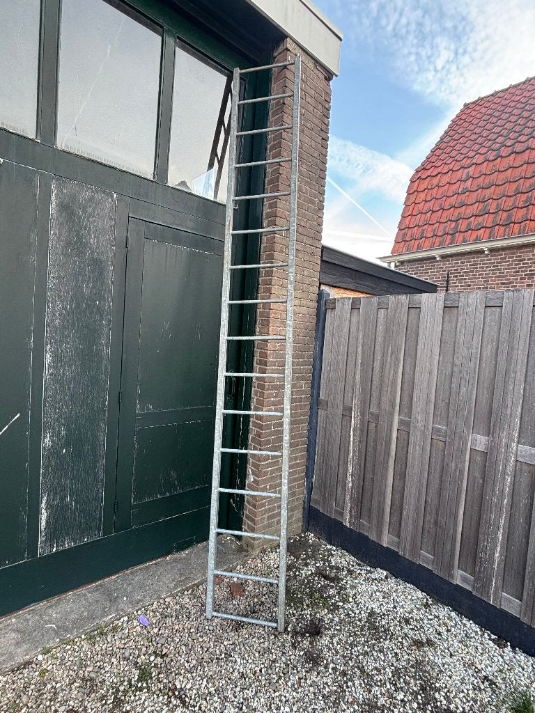 Zware metalen ladder (380x50 cm / 16 treden), Doe-het-zelf en Verbouw, Ladders en Trappen, Ophalen, Gebruikt, Ladder, 2 tot 4 meter