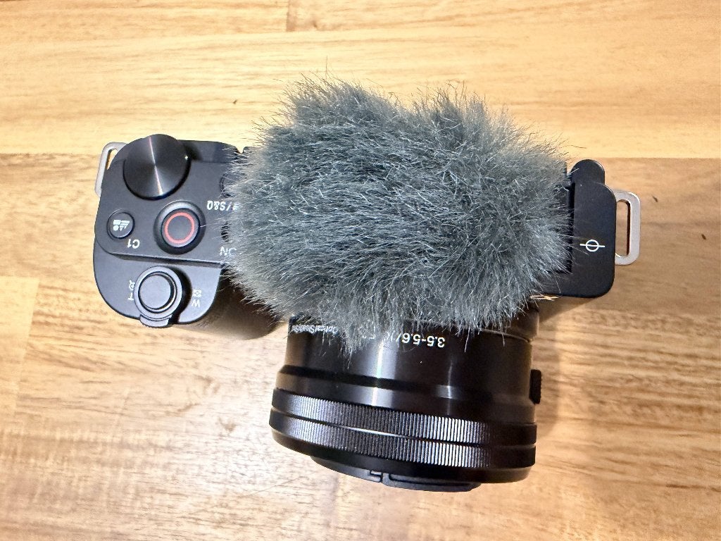 Foto 7 van Sony ZV-E10 Vlogcamera met 16-50mm lens en accu adapter