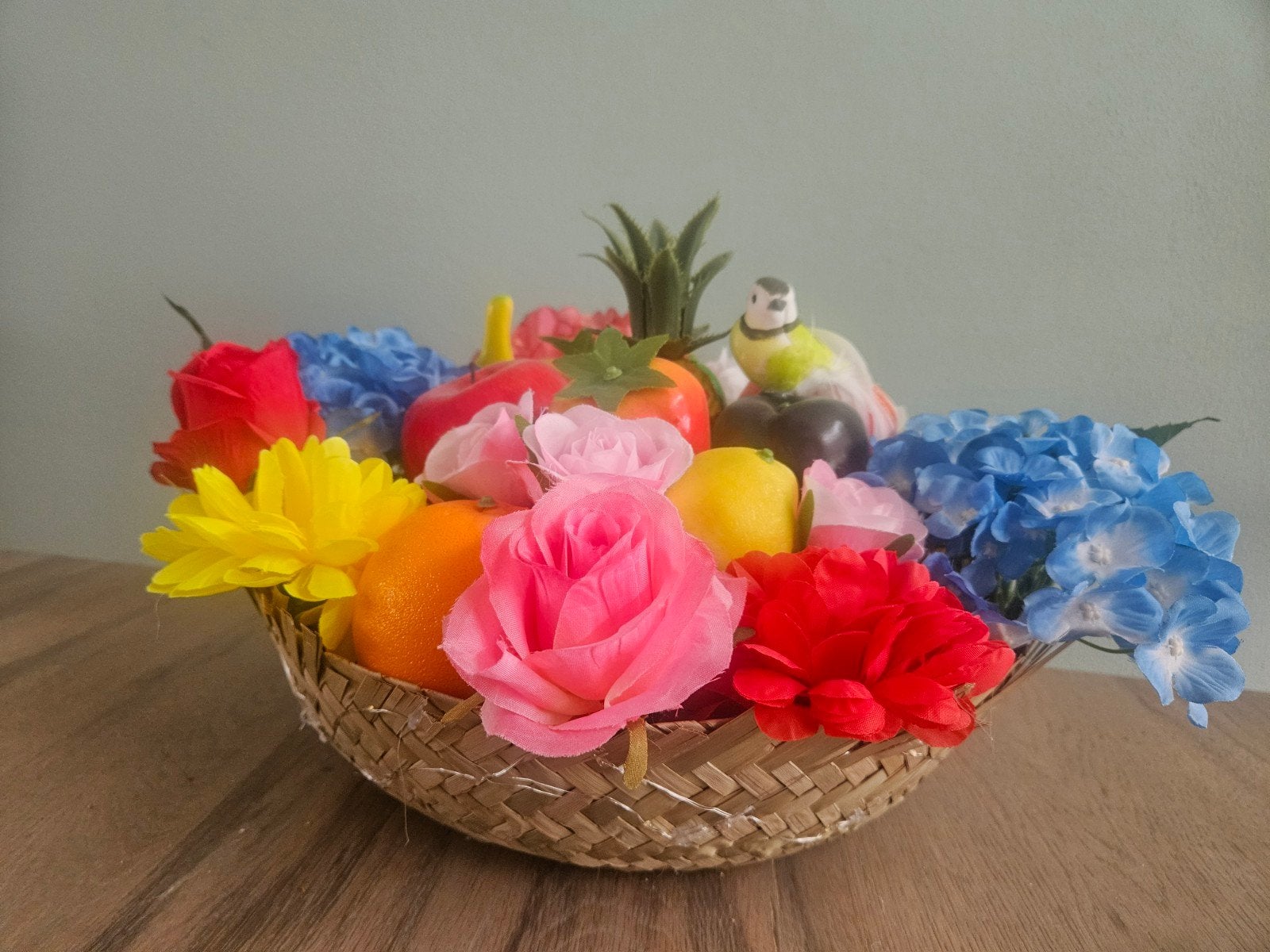 Rieten hoed met fruit/bloemen, Ophalen, Zo goed als nieuw, Carnaval