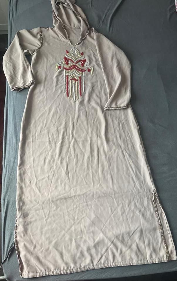 Mooie beige Marokkaanse jurk djellaba met borduursel, Maat 38/40 (M), Beige, Ophalen of Verzenden, Zo goed als nieuw