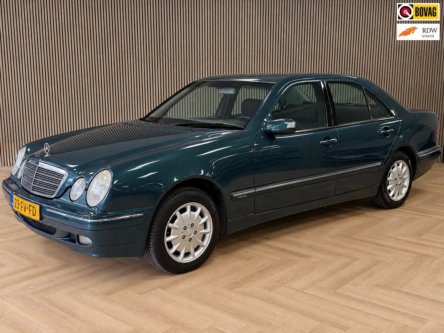 Mercedes-Benz E-klasse 240 Classic AUT. TREKHAAK CRUISECONTR, Auto's, Gebruikt, Met garantie (alle), Bedrijf, 170 pk