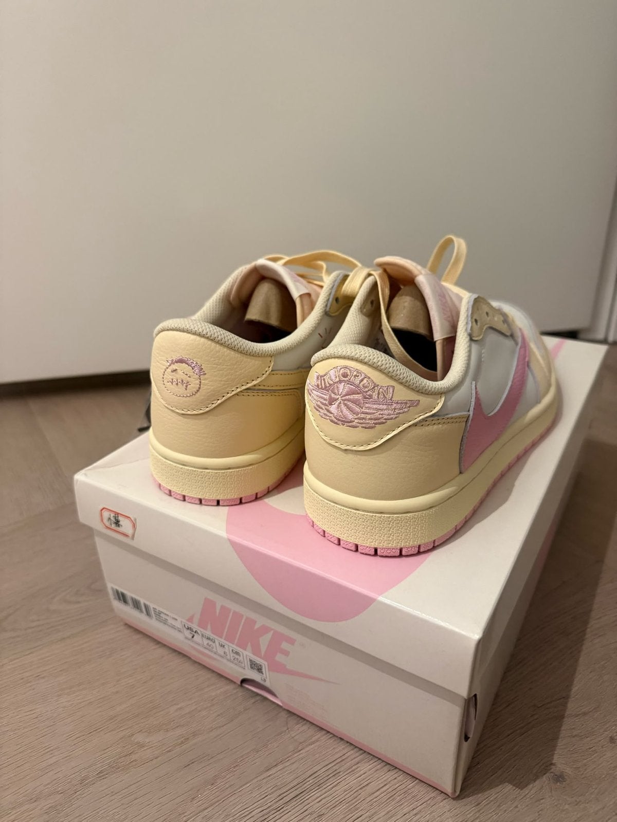 Travis Scott x Air Jordan 1 Low OG – Shy Pink Maat 40, Ophalen of Verzenden, Nieuw, Roze, Sneakers of Gympen