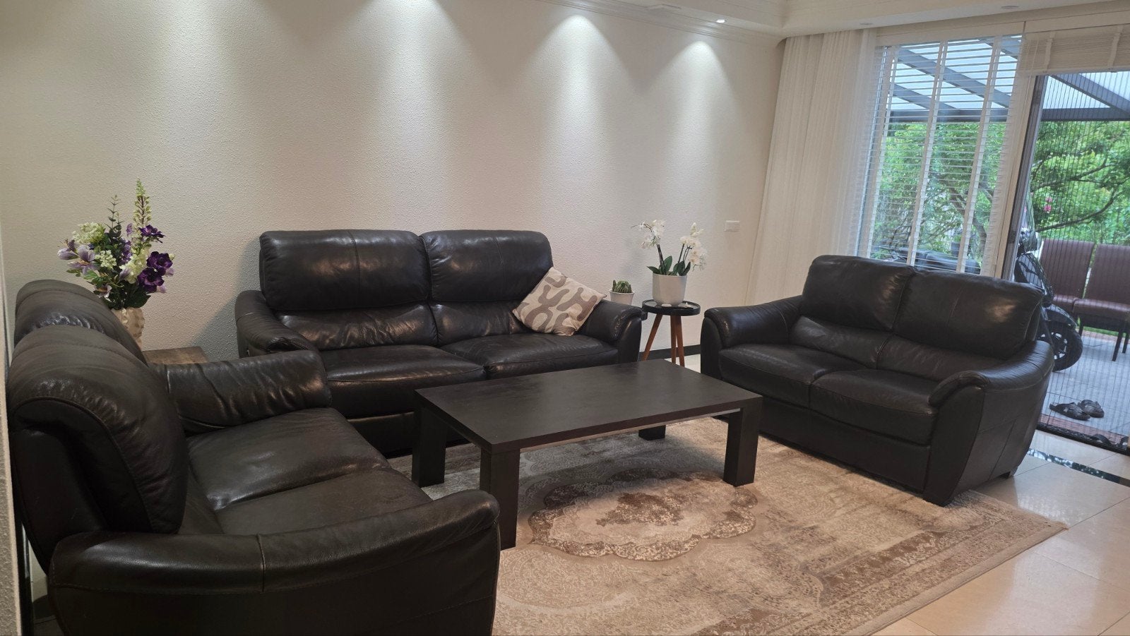 Luxe Comfortabele donkerbruine leren bank, Huis en Inrichting, Ophalen, Gebruikt, 75 tot 100 cm, Tweepersoons
