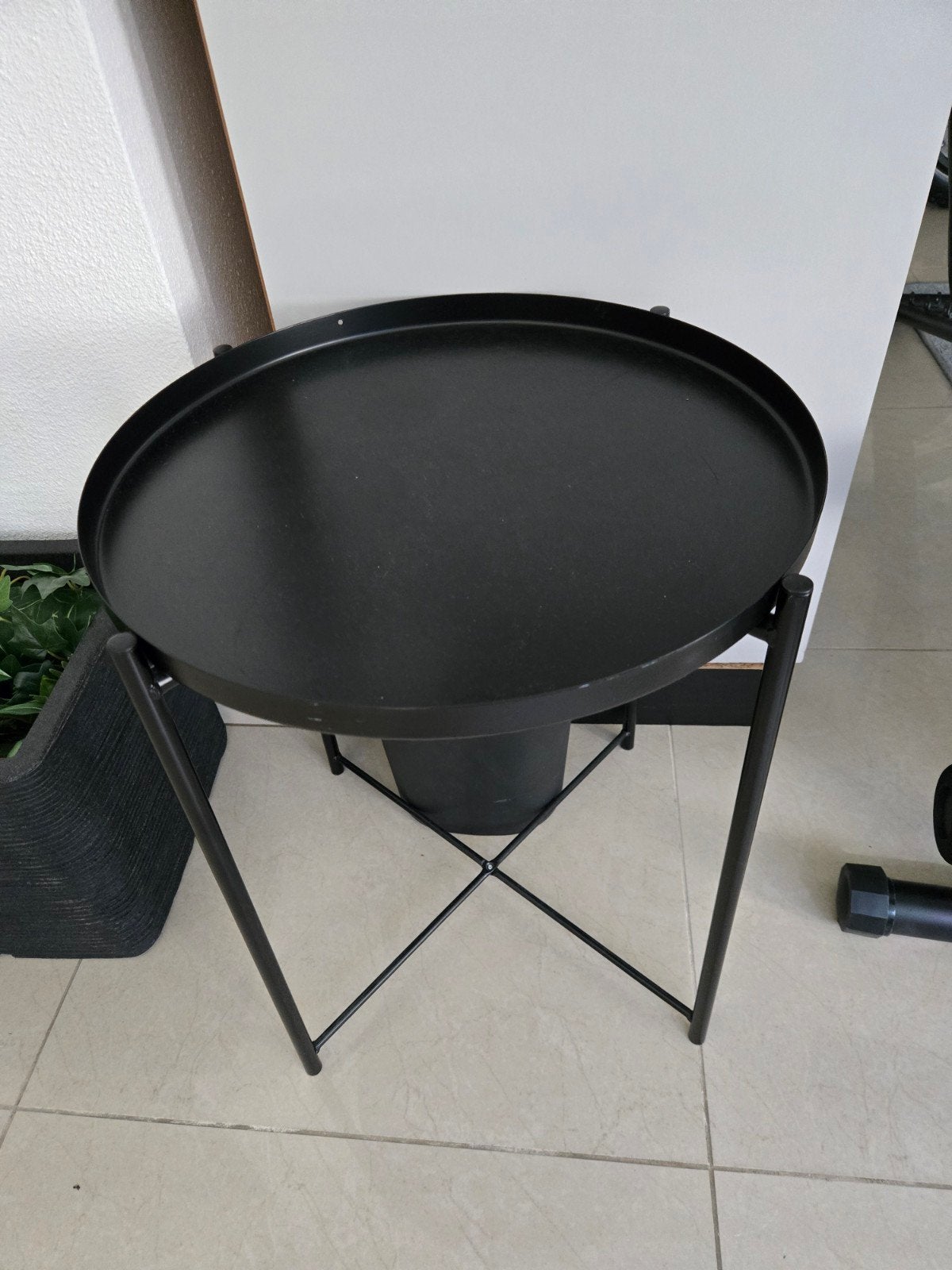 Twee bijzettafels, Huis en Inrichting, Minder dan 55 cm, Metaal of Aluminium, Rond, Zo goed als nieuw