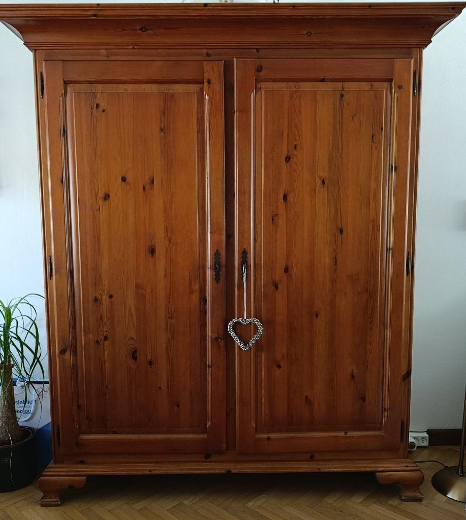 Kast grenen, Ophalen