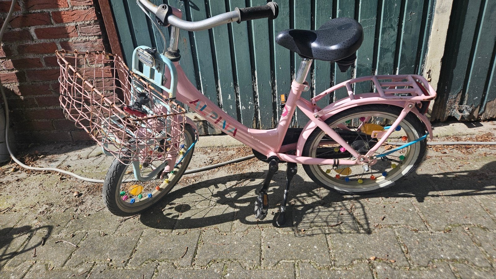 Roze Alpina kinderfiets 16 inch - mandje aan vervanging toe, Ophalen