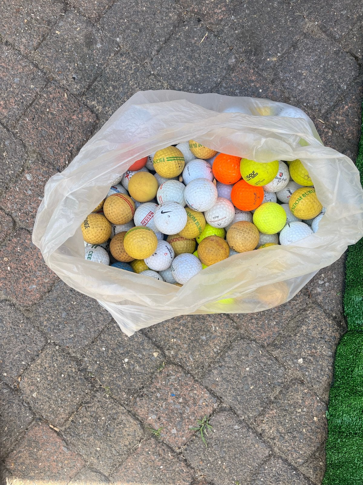 Grote partij golfballen en tees, Ophalen of Verzenden, Gebruikt, Bal(len), Overige merken