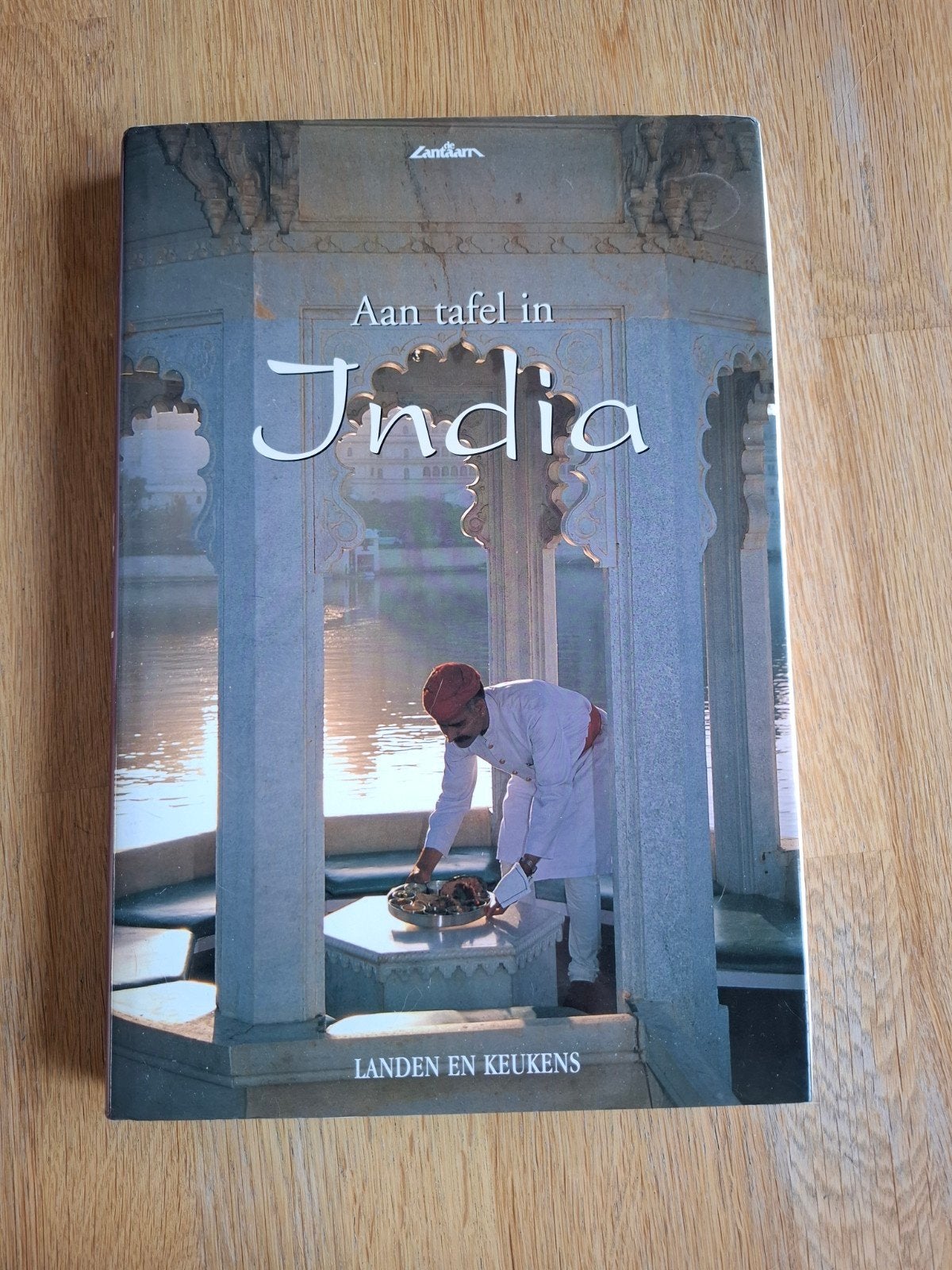 Aan tafel in India - Landen en Keukens kookboek, Onbekend, Hoofdgerechten, Azië en Oosters, Ophalen of Verzenden
