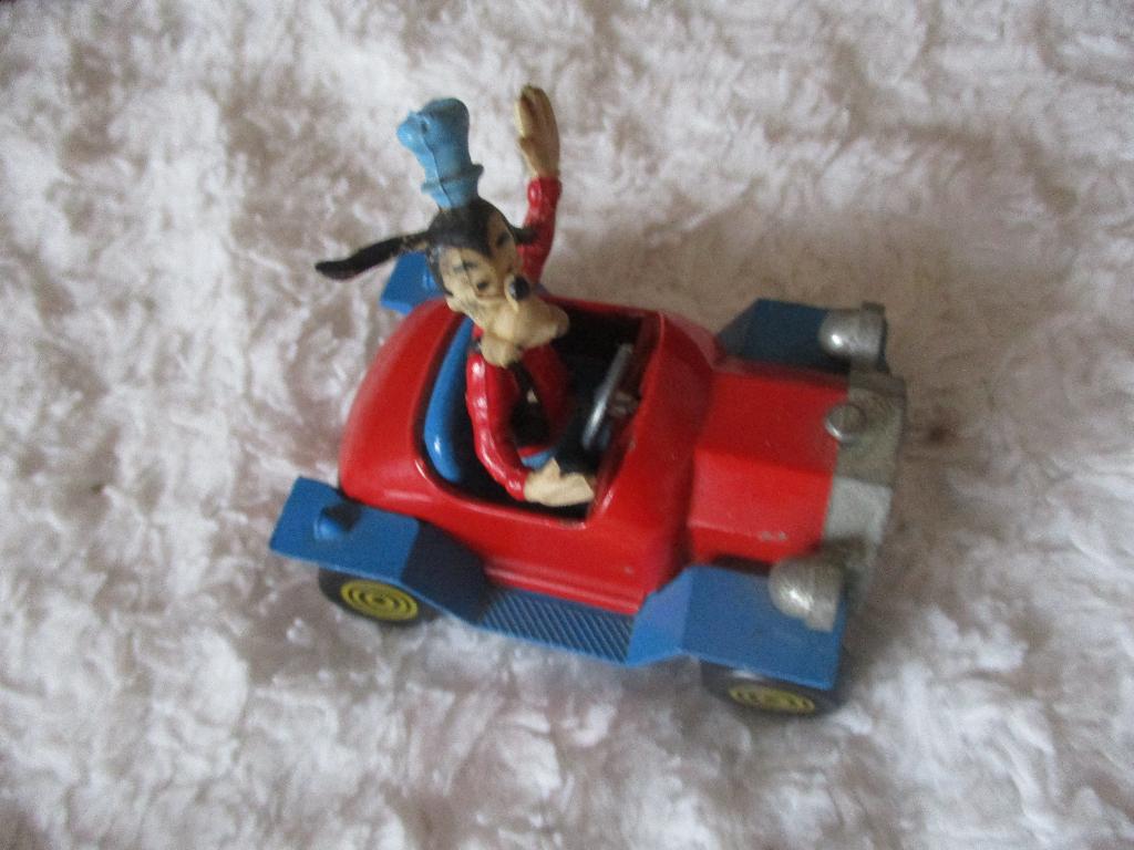 Goofy auto Disney Politoys, Verzamelen, Ophalen of Verzenden, Goofy of Pluto, Gebruikt, Beeldje of Figuurtje