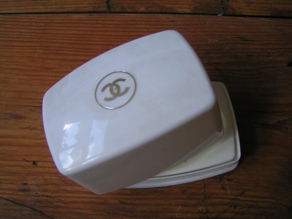 CHANEL zeepbakje en Body Creme nr WW 668 ger onstage, Verzenden, Gebruikt
