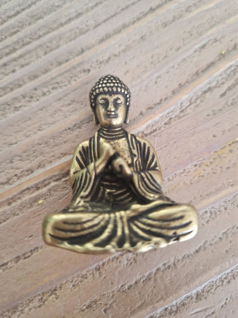 Oude, bronzen buddha