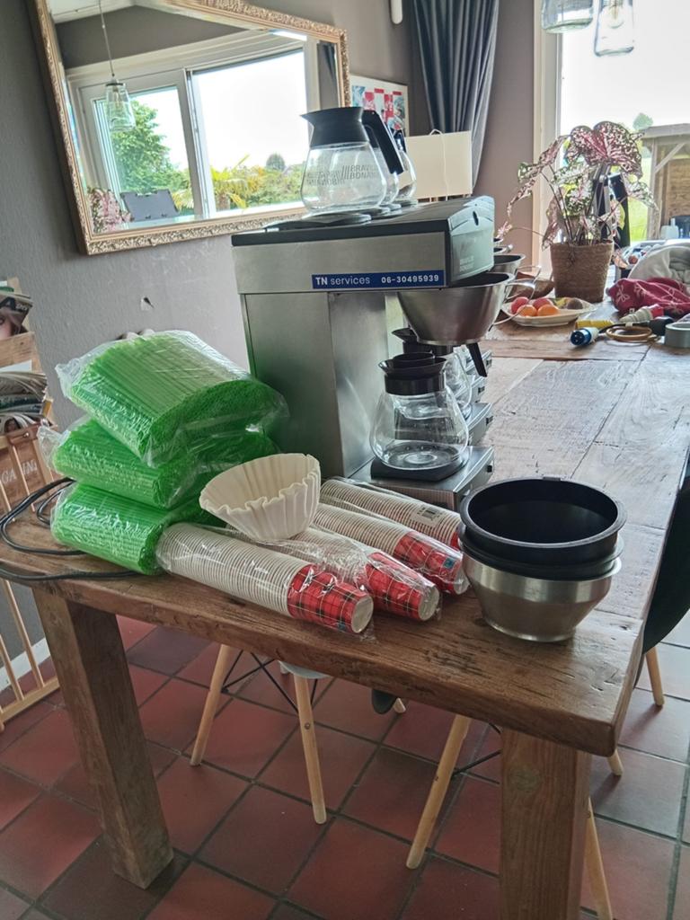 Bravilor Bonamat Mondo 2 Koffiezetapparaten (4 stuks), Gebruikt, 10 kopjes of meer, Koffiemachine, Gemalen koffie