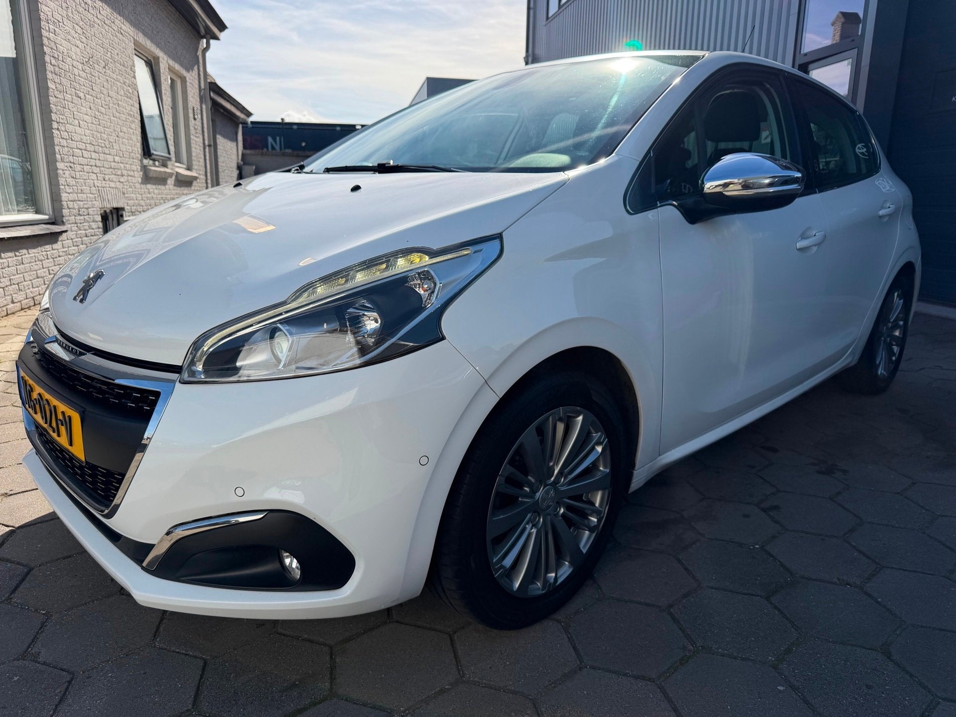 Peugeot 208 1.2 PureTech Blue Lease Premium - 1e Eigenaar -, Voorwielaandrijving, Dealer onderhouden, Stof, Gebruikt