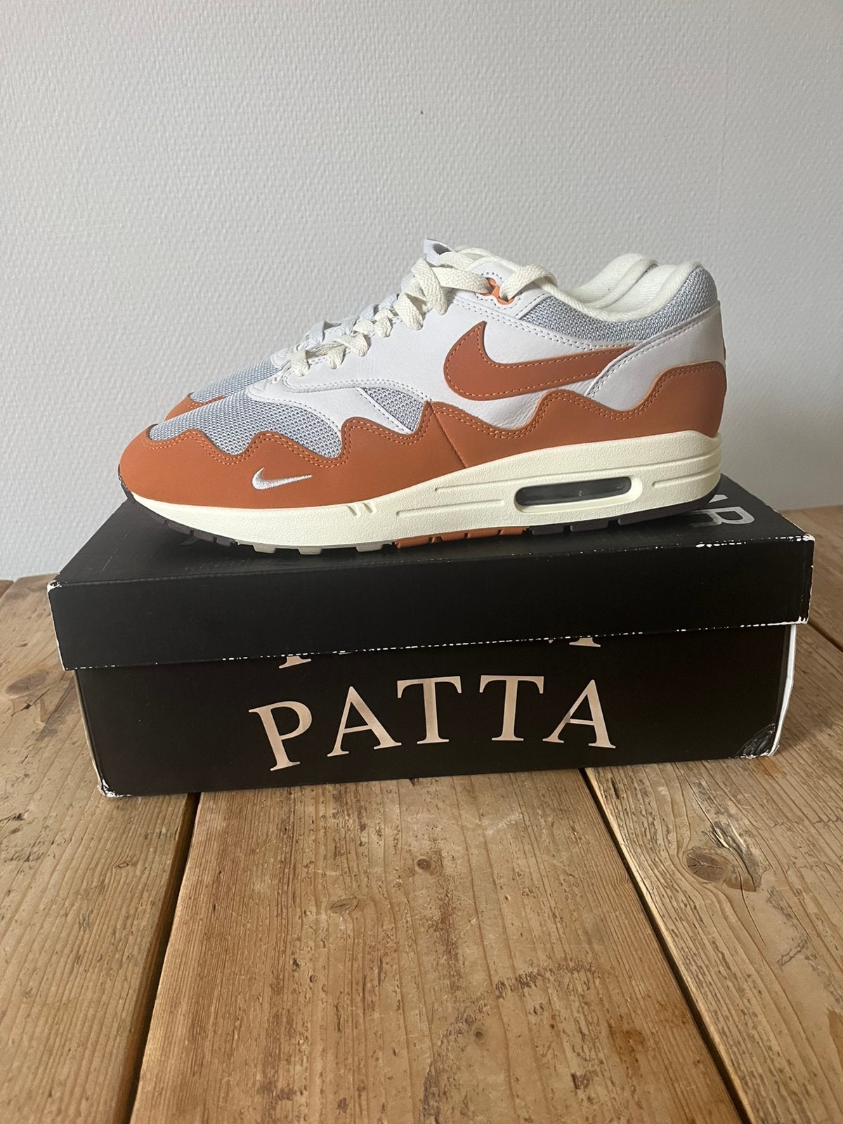 Nike Air Max 1 Patta Monarch maat 45,5 perfecte staat, Ophalen of Verzenden, Zo goed als nieuw, Overige kleuren, Sneakers of Gympen
