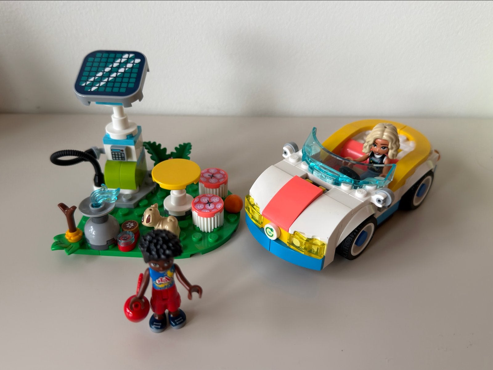 Lego Friends 42609 Elektrische auto en oplaadpunt compleet, Gebruikt, Lego, Friends, Ophalen of Verzenden