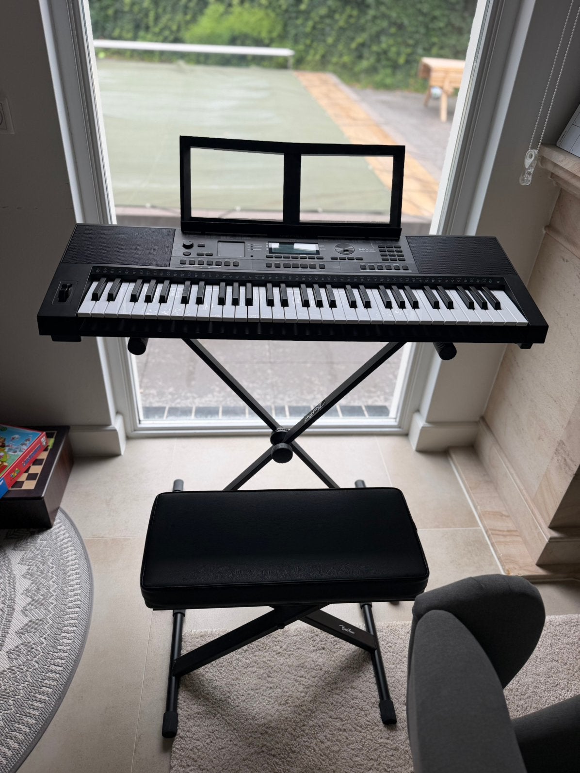 Elektrische keyboard te koop, 61 toetsen, Zo goed als nieuw, Met standaard, Ophalen