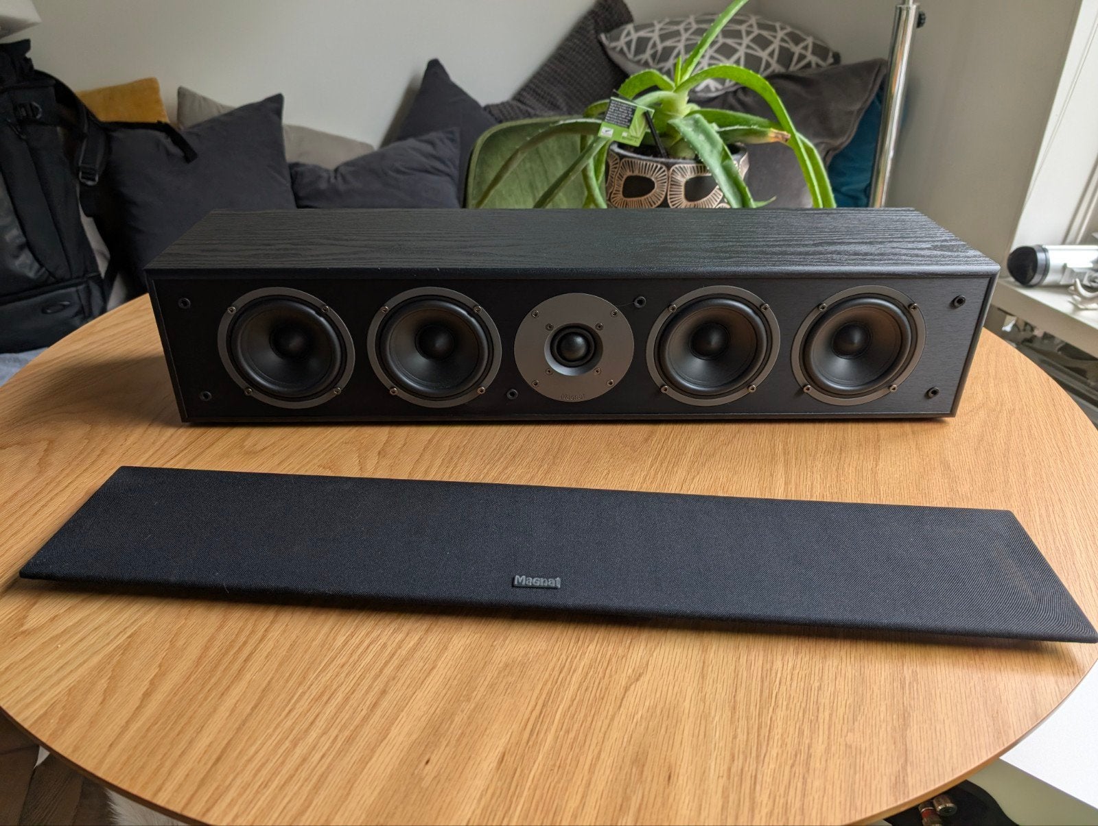 Magnat S14C center speaker