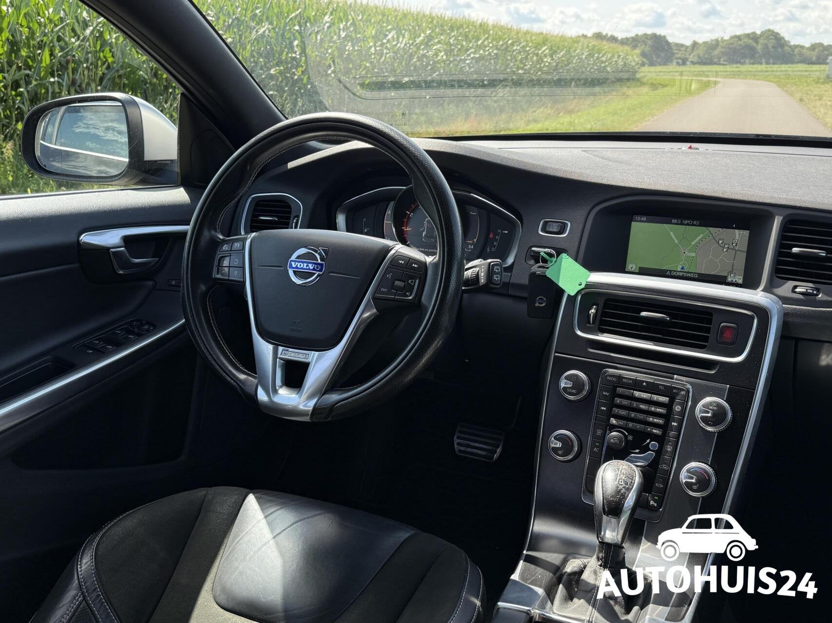 Volvo V60 1.5 T3 AUT R-Design Trekhaak|Camera|Navi|Xenon|NL-, 4 cilinders, Met garantie (alle), Zwart, Origineel Nederlands