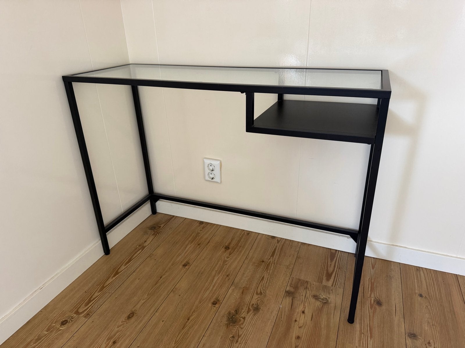 Ikea VITTSJÖ laptop bureau - Zo goed als nieuw, Huis en Inrichting, Ophalen of Verzenden, Zo goed als nieuw, IKEA, Computerbureau