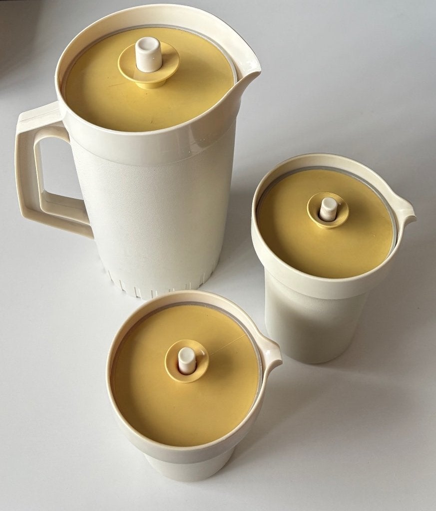 3 Vintage TUPPERWARE kannen/bekers - crème/beige, Ophalen of Verzenden, Zo goed als nieuw