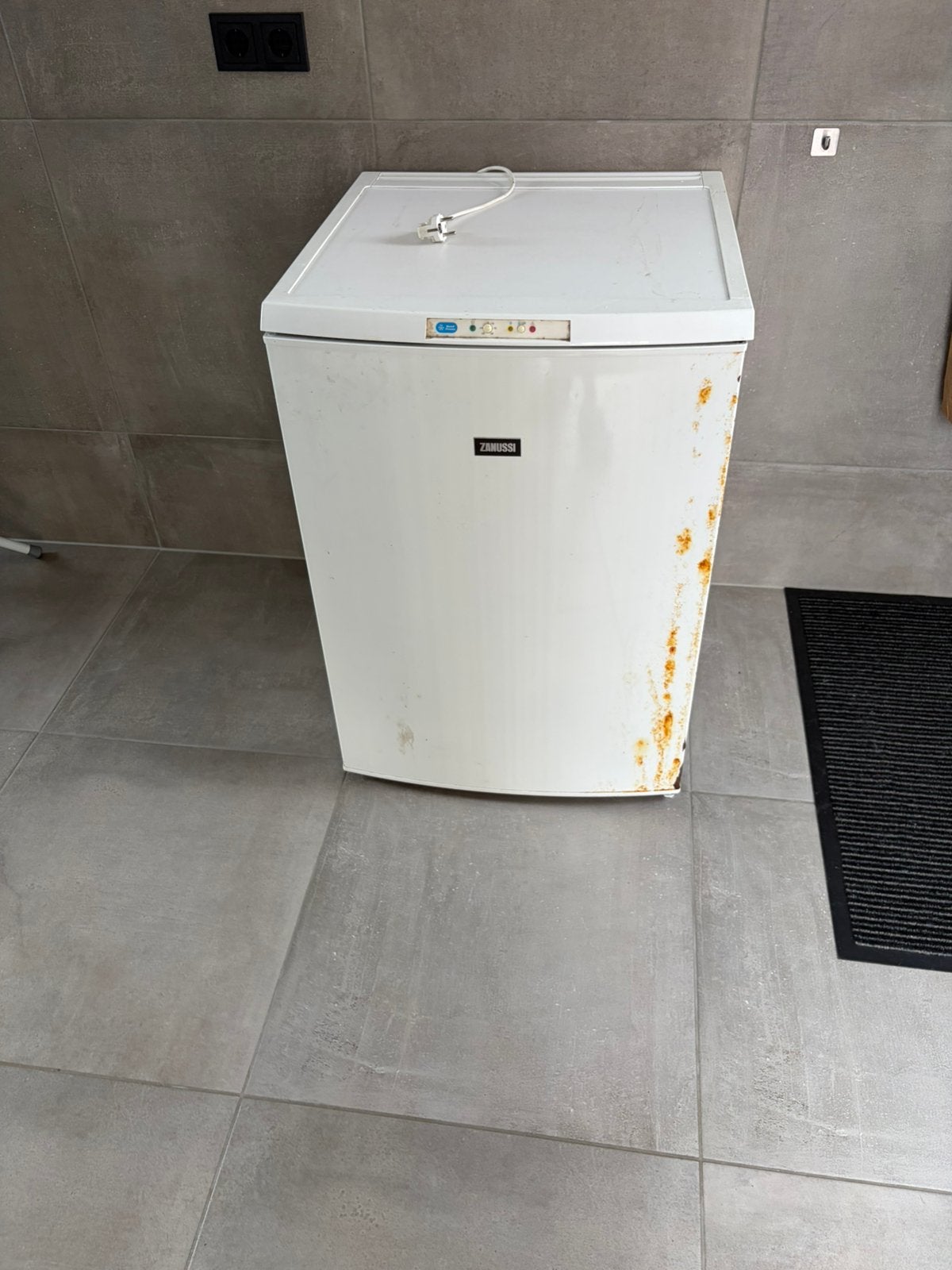 Zanussi diepvries (klein), Ophalen, Gebruikt, Minder dan 60 cm