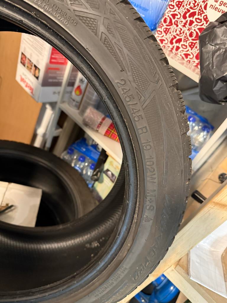 Minerva M+S Winterbanden 245/45 R19 102W XL, Auto diversen, Autosport-onderdelen, Ophalen of Verzenden, Zo goed als nieuw