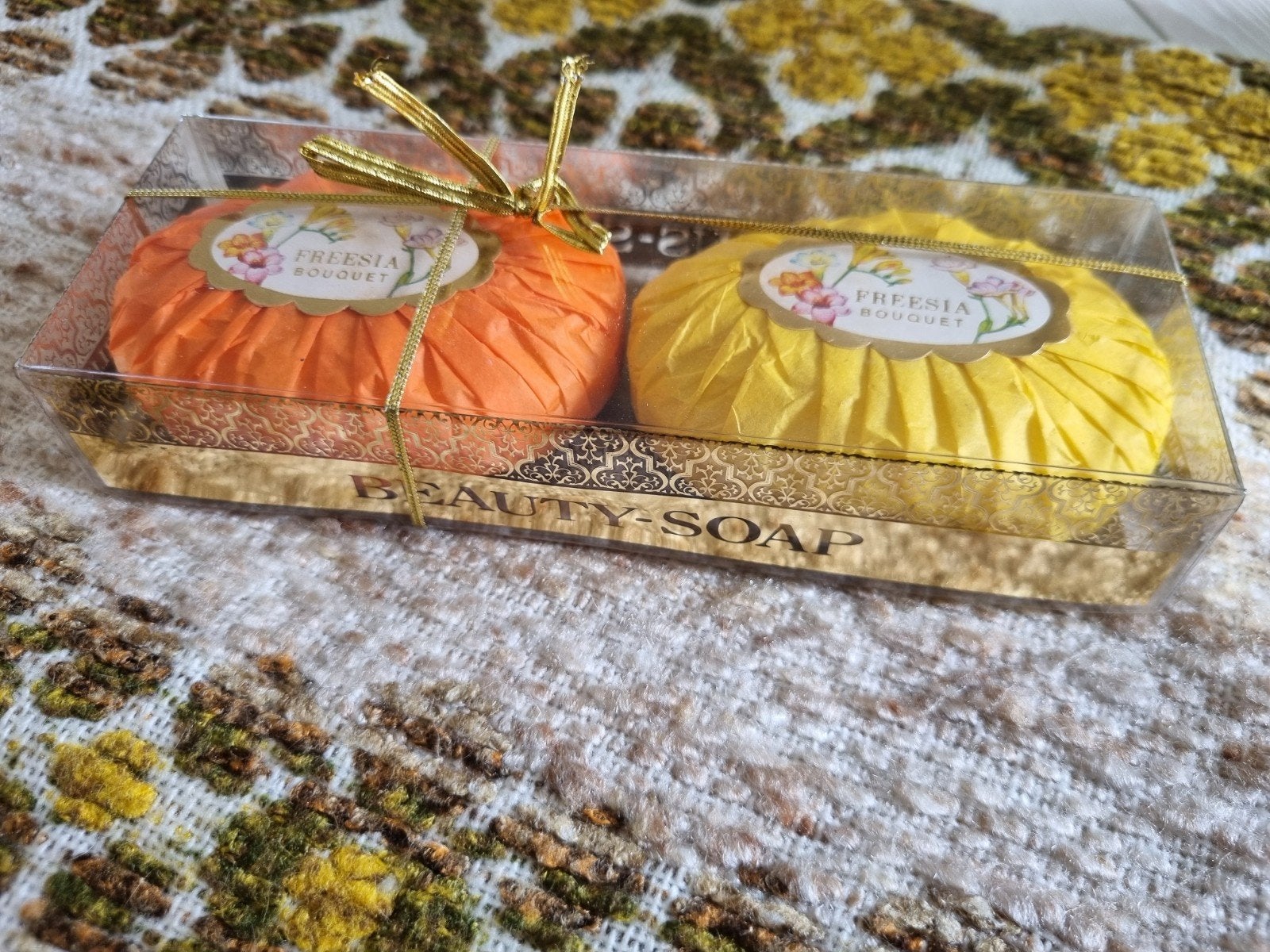 Vintage doosje met 2 zeepjes Freesia beauty soap, Verzamelen, Ophalen of Verzenden, Nieuw, Overige typen