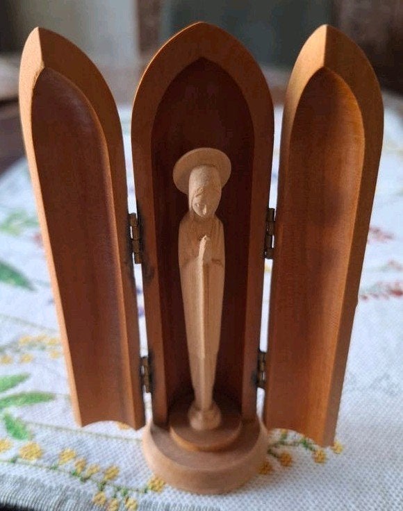Houten Mariabeeldje in reisaltaar, Ophalen of Verzenden