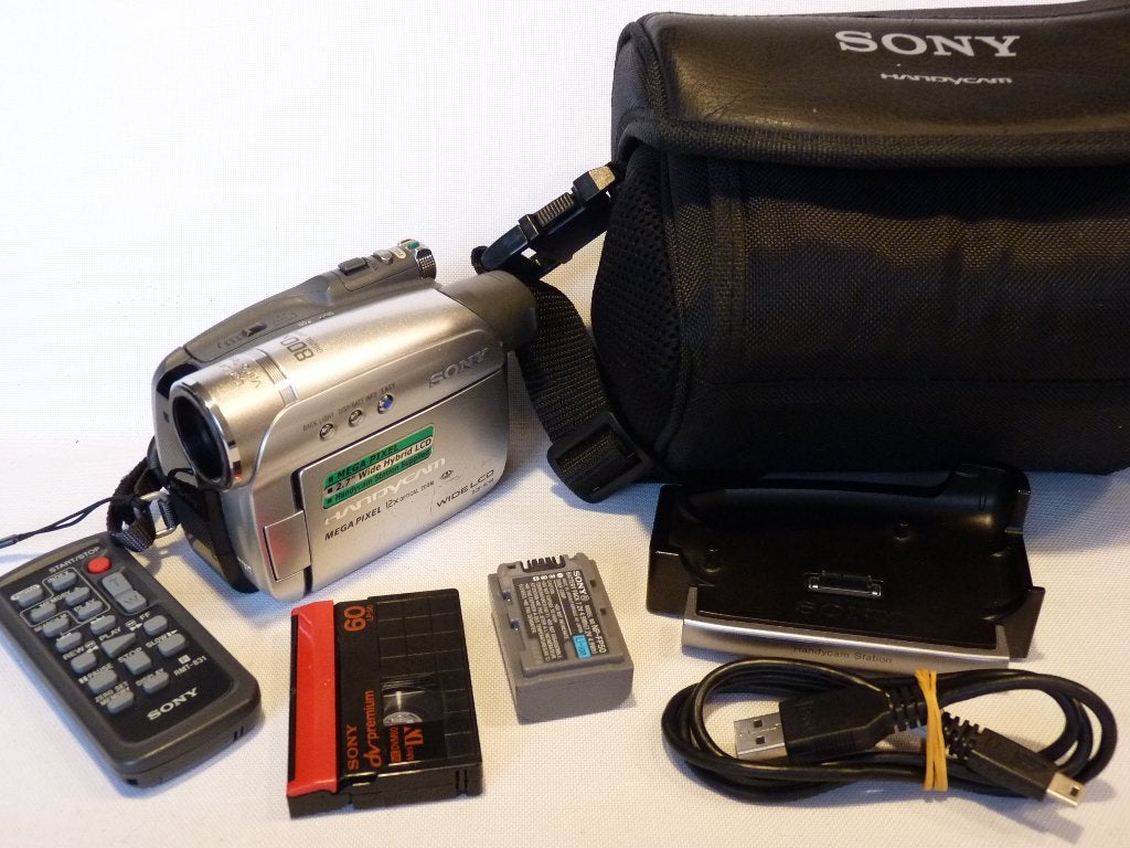 Sony DCR-HC44E, accu, adapter, docking station en tas, Audio, Tv en Foto, Videocamera's Digitaal, Mini dv, Ophalen of Verzenden
