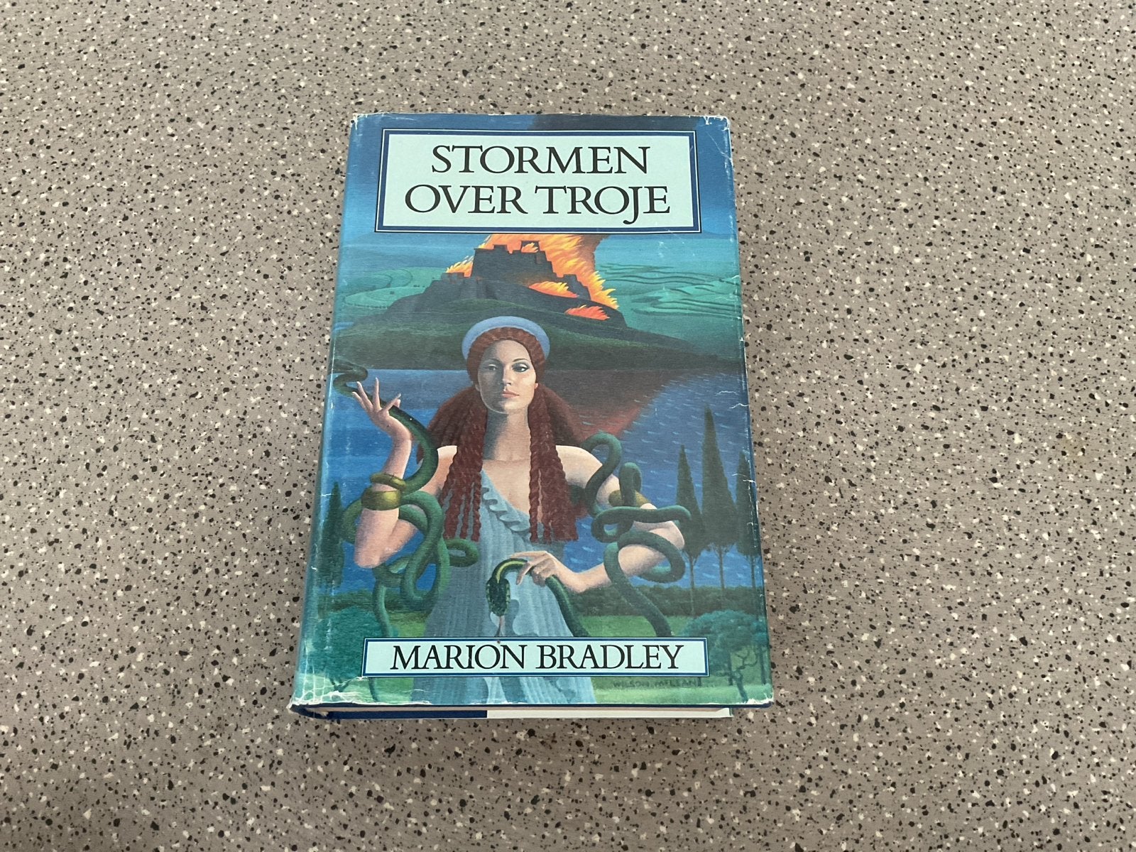 Stormen over Troje - Marion Bradley (Boek) - verzendkorting, Ophalen of Verzenden, Gelezen