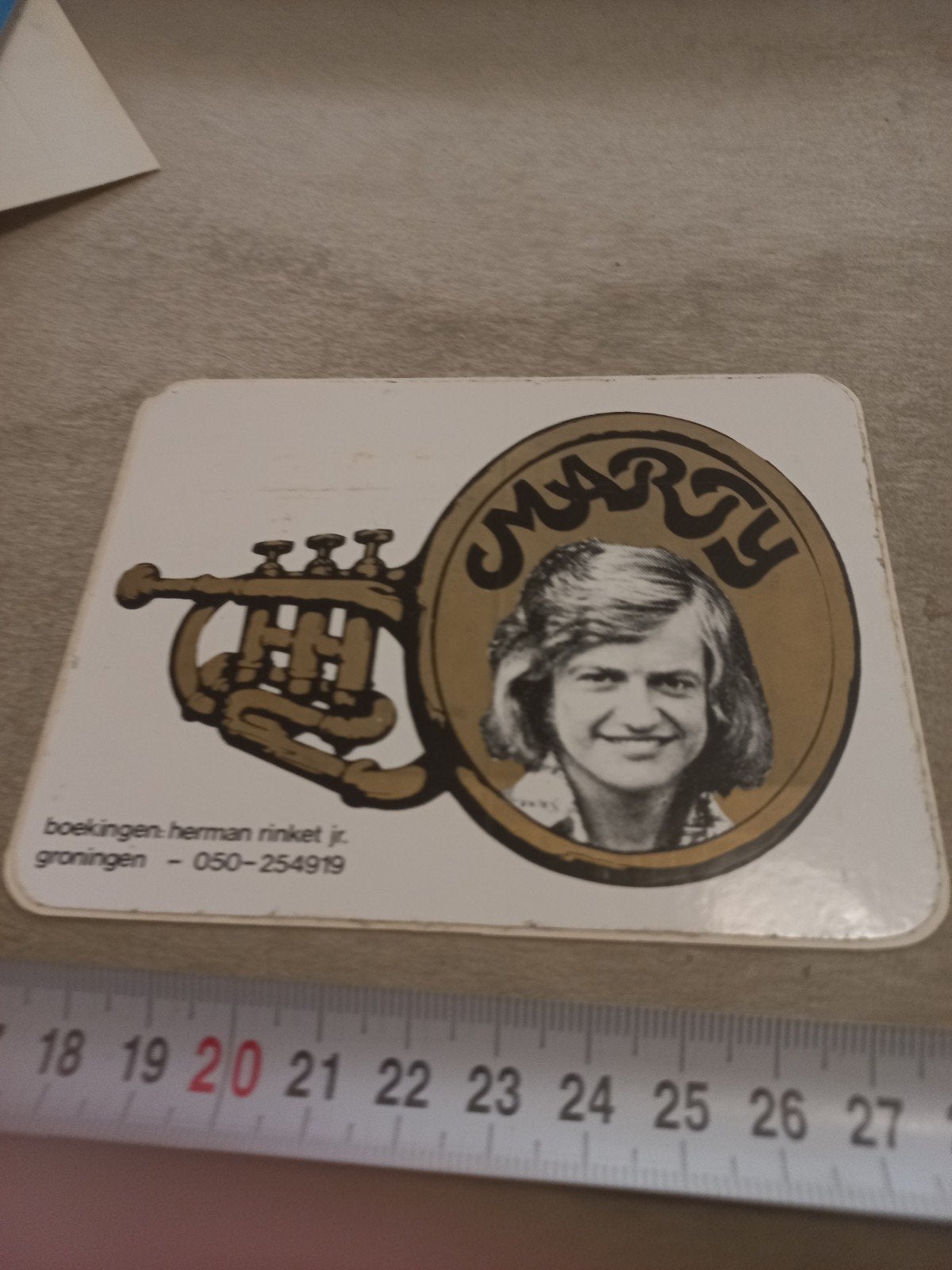 Vintage sticker 'Marty' met trompet en contactinfo, Ophalen of Verzenden, Gebruikt
