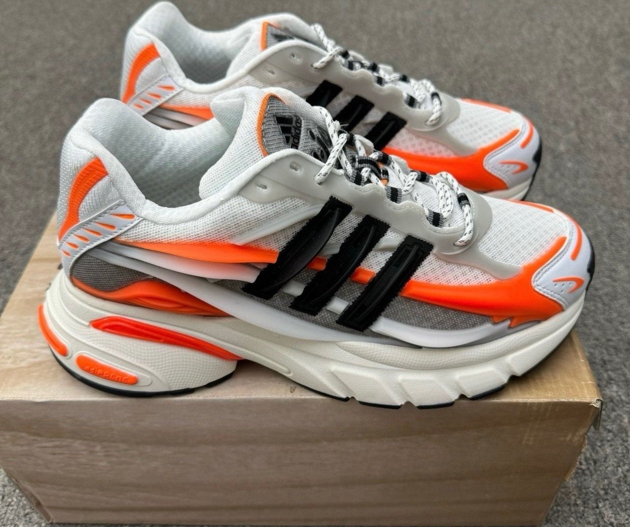 Adidas Sportschoenen - Wit/Oranje/Zwart, Ophalen of Verzenden, Nieuw, Wit, Sneakers of Gympen