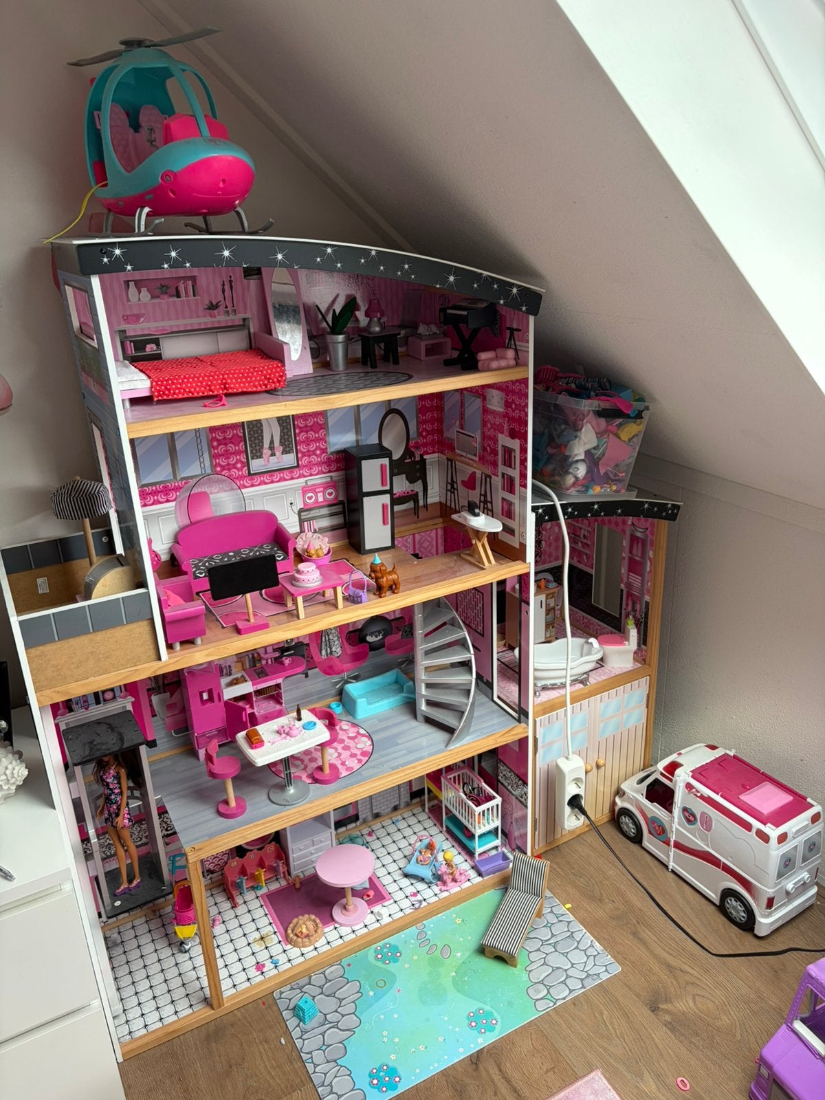 Barbie / poppen huis, Ophalen, Zo goed als nieuw, Poppenhuis