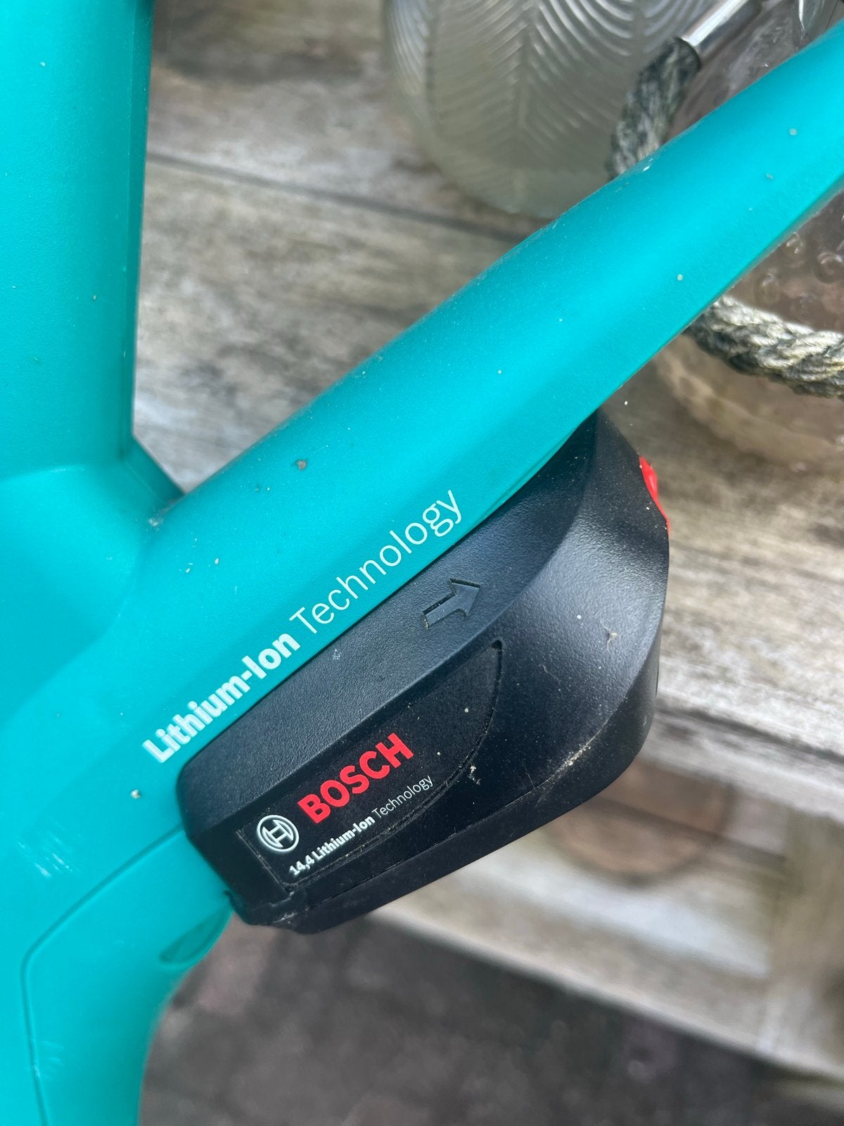 Bosch Accu Trimmer ART 23 LI - Klaar voor de tuin!, Ophalen of Verzenden, Gebruikt, Accu-grasmaaier