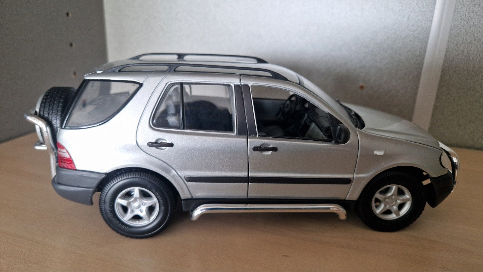 Maisto Mercedes-Benz ML 320 Schaalmodel 1:18, Ophalen of Verzenden