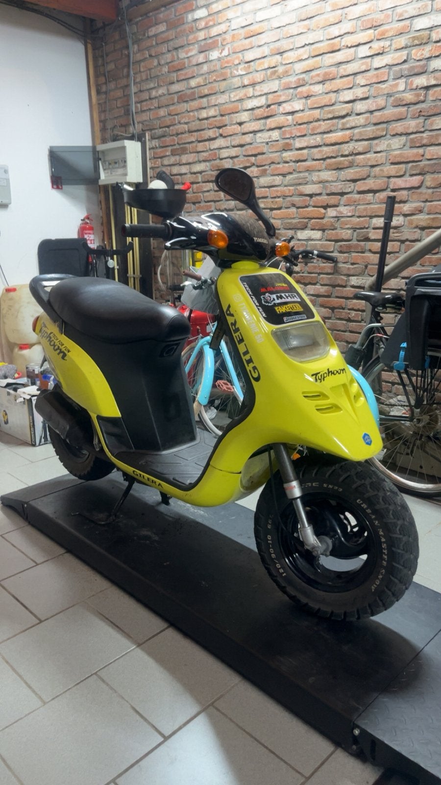 Piaggio Typhoon B klasse, Fietsen en Brommers, Scooters | Piaggio, Ophalen of Verzenden, Zo goed als nieuw, Benzine, Zip