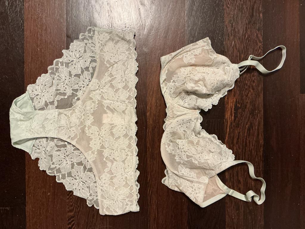 Hanro Lichtgroen Kanten Lingeriesetje BH 85 D slip 40, Kleding | Dames, Verzenden, Groen, Setje