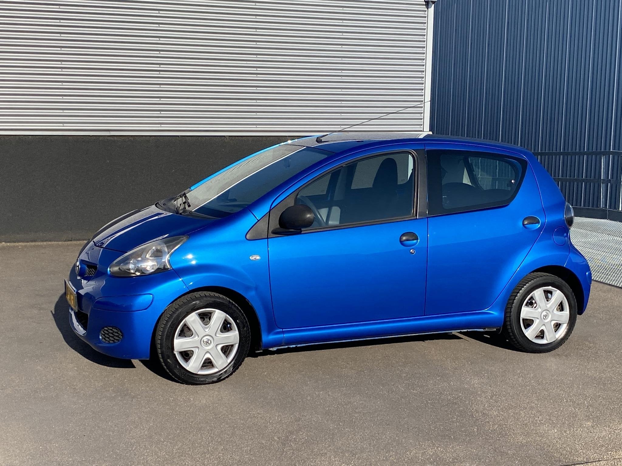 Toyota Aygo 1.0-12V Access airco / 5 deurs / leuke zuinige a, Auto's, Voorwielaandrijving, Euro 5, Stof, Gebruikt