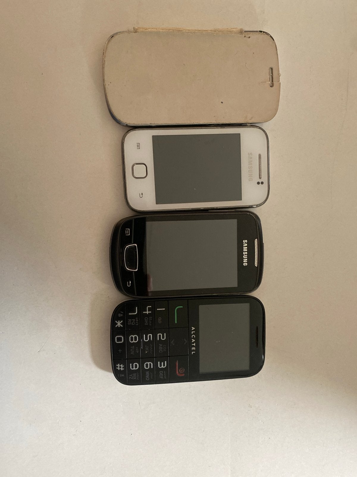 Partij van 4 werkende mobiele telefoons (vintage), Telecommunicatie, Gebruikt, Ophalen of Verzenden, Minder dan 3 megapixel, Klassiek of Candybar